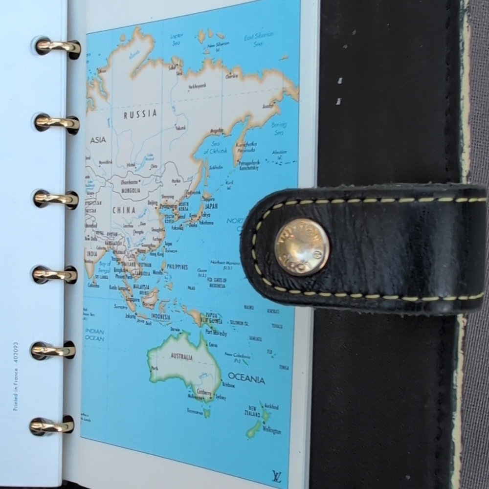 Vintage Louis Vuitton Black Leather Agenda Organizer With Gold Accents - Picture 13 of 13